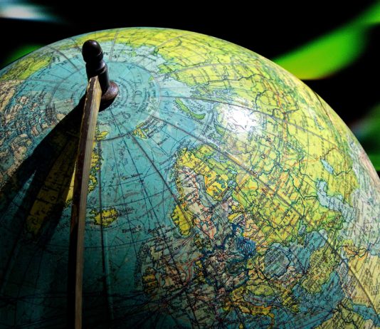 Anlegen im Ausland – Chance oder Risiko? Anlegen im Ausland