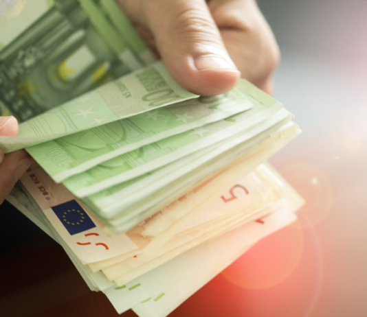 Fast drei Billionen Euro im Sparschwein der Deutschen bausparen