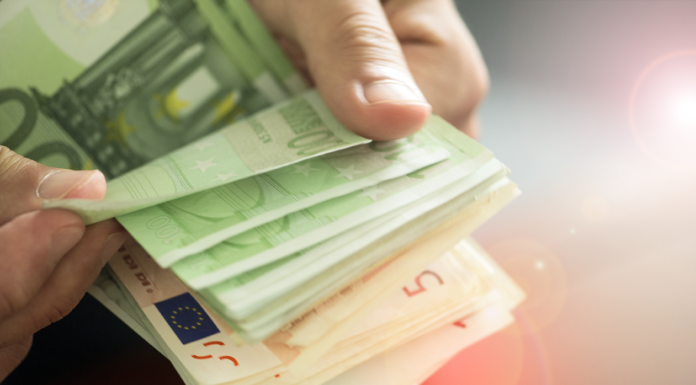 Fast drei Billionen Euro im Sparschwein der Deutschen bausparen