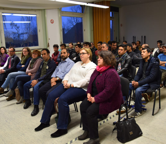 Flüchtlinge lernen das 1×1 der Finanzen Veranstaltung für Flüchtlinge