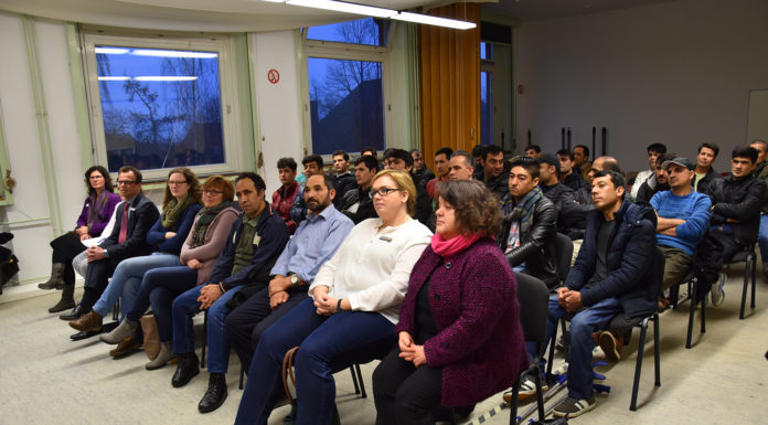 Flüchtlinge lernen das 1×1 der Finanzen Veranstaltung für Flüchtlinge