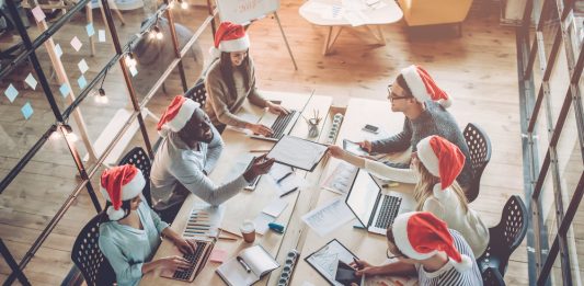 Weihnachtszeit am Arbeitsplatz – Was Sie beachten sollten Arbeitsplatz