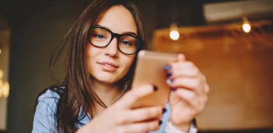 Smartphone-Sucht: Wenn man vom Handy abhängig ist handysucht