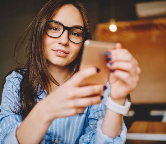 Smartphone-Sucht: Wenn man vom Handy abhängig ist handysucht