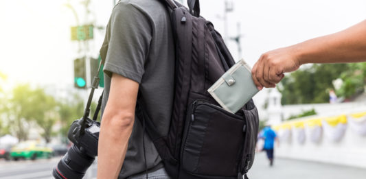 Diebstahl im Urlaub – und nun? Diebstahl von Portemonnaie aus Rucksack