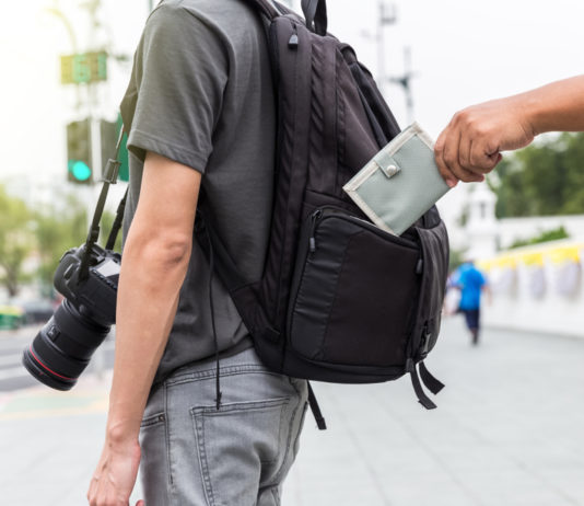 Diebstahl im Urlaub – und nun? Diebstahl von Portemonnaie aus Rucksack