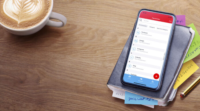 S-Trust – sichere Verwaltung von Passwörtern und Dokumenten in einer App Smartphone liegt auf einem Tisch