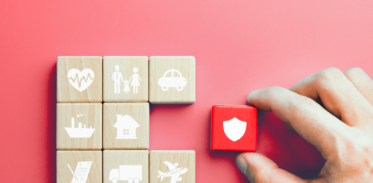 Schule vorbei – wie funktioniert das eigentlich mit den Versicherungen?