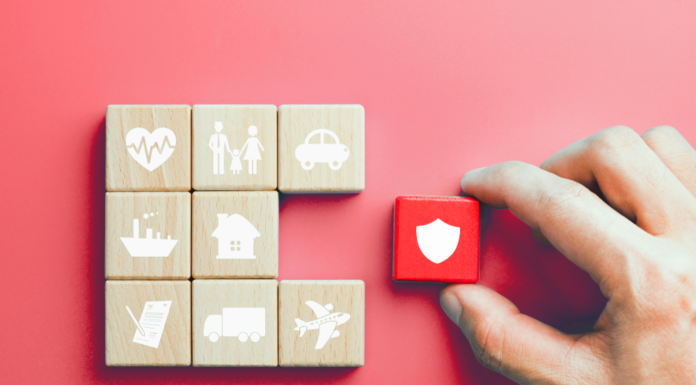 Schule vorbei – wie funktioniert das eigentlich mit den Versicherungen?