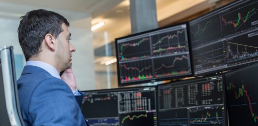 Saisonale Schwächen (und Stärken) der Aktienkurse Broker bei der Arbeit