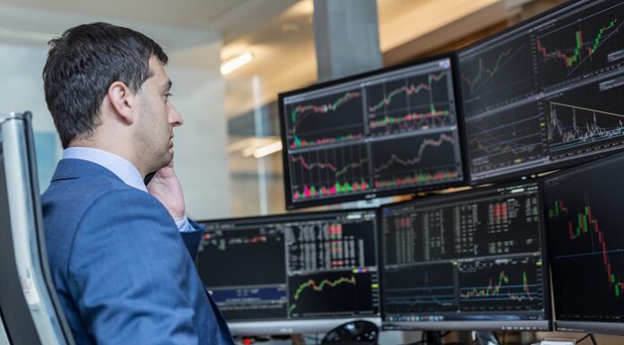 Saisonale Schwächen (und Stärken) der Aktienkurse Broker bei der Arbeit