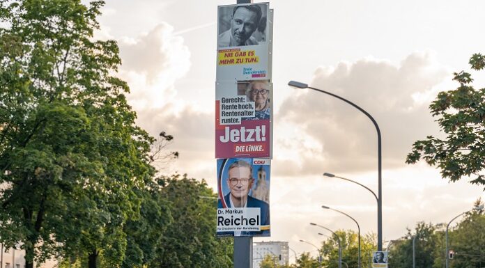 Bundestagswahl und Aktienkurse Werbeplakate