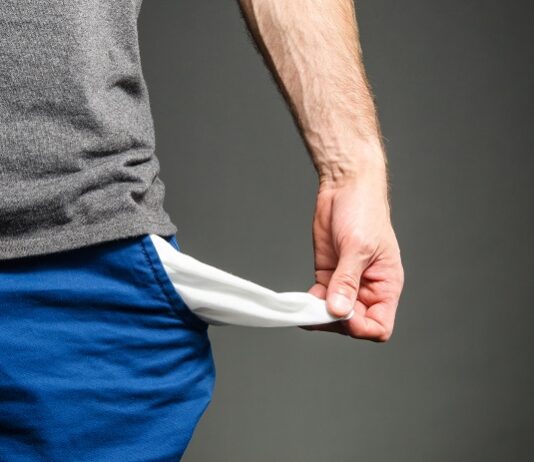 Mutlos, bequem und unwissend – so spart man sich arm Leere Hosentasche