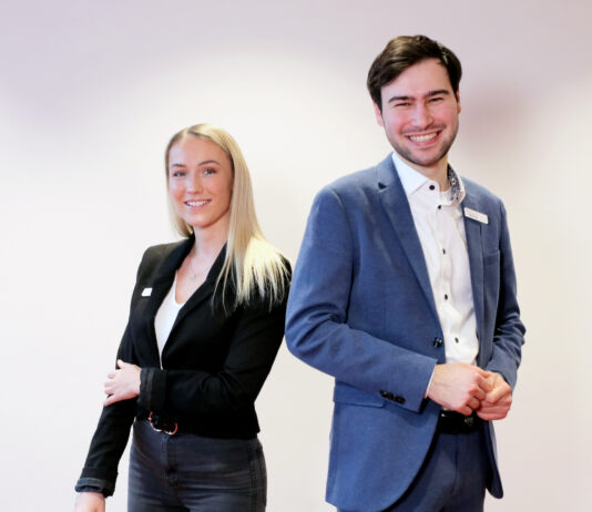 Ausbildung… und dann? – Zwei Jungangestellte der Förde Sparkasse im Interview Jungangestellte der Förde Sparkasse: Kristina Krause und Özgürcan Bas