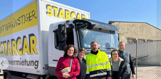 Mitarbeiter organisiert Hilfstransport für Ukrainer:innen Hilfe Ukraine