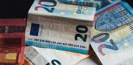 Euroraum: Inflation steigt auf Rekordwert Bargeld