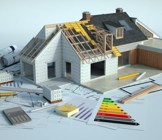 Was Sie zur energetischen Modernisierung Ihres Eigenheims wissen müssen 3D-Darstellung eines Hauses, das einer Verstärkung des Daches unterzogen wird.