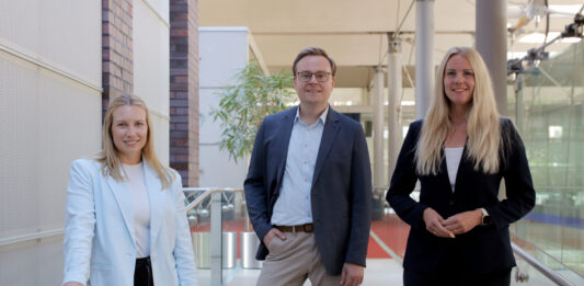 Deutschlands beste Ausbildungsbetriebe: Auch die Förde Sparkasse gehört dazu Die Ausbildungsbetreuung der Förde Sparkasse v.l.n.r: Jennifer Duggen, Karsten Sönnichsen und Nina Strehlau-Pütz.