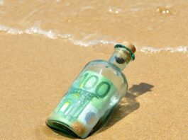Rentenfonds: Die Rückkehr der Vergessenen Flaschenpost am Strand mit 100 Euro Schein