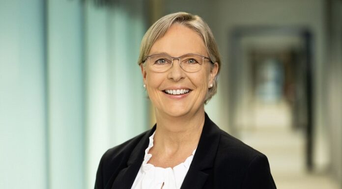 Frauen in Finanzfragen den Rücken stärken Foto von Frau Dr. Widmann von Deka Investments