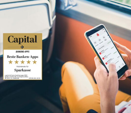 Sparkassen-App erneut ausgezeichnet Smartphone mit Sparkassen-App und Capital Auszeichnung