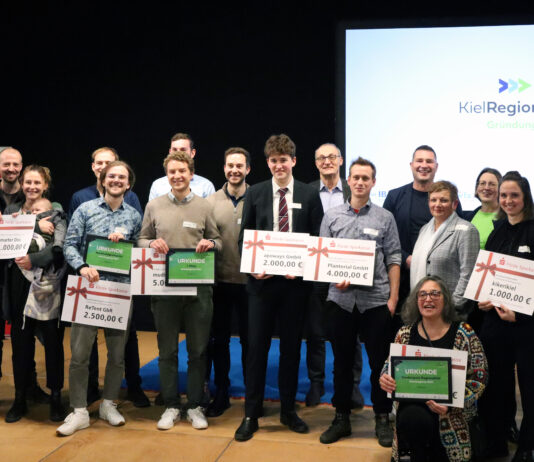 GründungsCup 2023 – Die Preisträger:innen Gruppenfoto der Gewinner:innen des GründungsCups 2023.