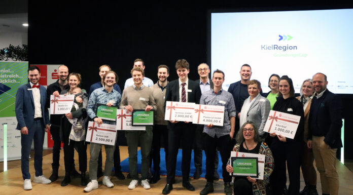 GründungsCup 2023 – Die Preisträger:innen Gruppenfoto der Gewinner:innen des GründungsCups 2023.