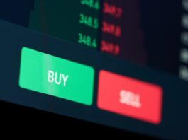 Aktienhandel: Verkaufsordertypen im Überblick Buy und Sell Knöpfe auf einem Bildschrim