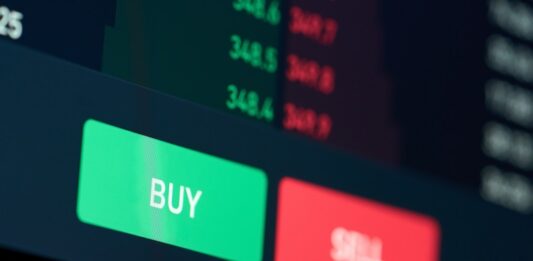 Aktienhandel: Verkaufsordertypen im Überblick Buy und Sell Knöpfe auf einem Bildschrim