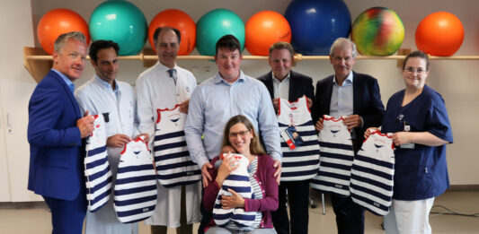 Für guten und sicheren Schlaf: Babyschlafsäcke als Willkommensgeschenk im UKSH