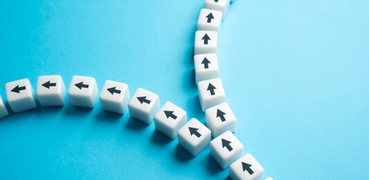 Warum Aktiengesellschaften einen Aktiensplit durchführen 1 Würfelschnur teilt sich auf in 2