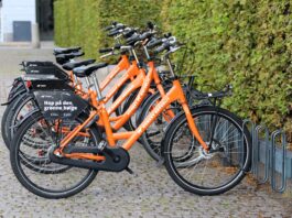 Mit Freiminuten radeln: Bikesharing auch im Ausland nutzen! Orange Fahrräder der Firma Donkey Republic.