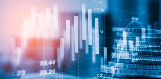 Vermögensverwaltung: Eine professionelle und zeitsparende Anlageoption Illustration mit Geldstücken und überlappenden Charts