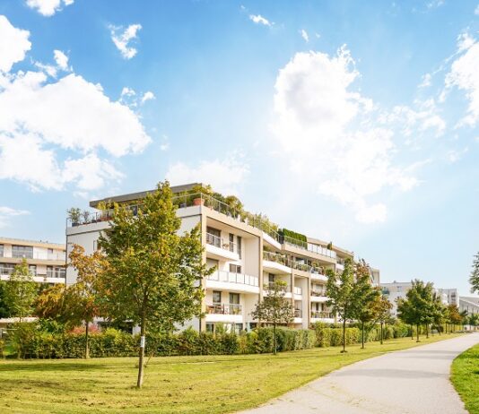Mehr Stabilität im Depot durch Immobilienfonds? Modernes Wohnviertel