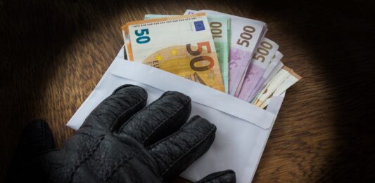 „Finanzagenten“: Vermeintlich lukratives Angebot kann schwerwiegende Folgen haben