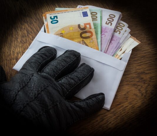 „Finanzagenten“: Vermeintlich lukratives Angebot kann schwerwiegende Folgen haben