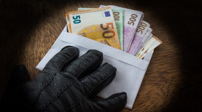 „Finanzagenten“: Vermeintlich lukratives Angebot kann schwerwiegende Folgen haben