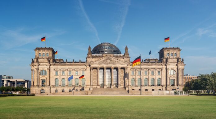 Was bringt der Koalitionsvertrag fürs Portemonnaie? Bundestag in Berlin