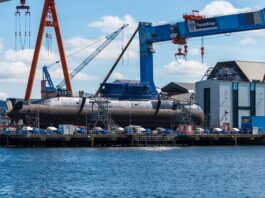 ThyssenKrupp: Welche Folgen hat der geplante Spin-off von TKMS Uboot im Trockendock an der Kieler Förde