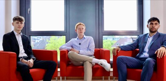 Einfach mal herein schnuppern: Das Praktikum bei der Förde Sparkasse