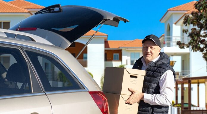 Haushaltsauflösung stressfrei und günstig organisieren Rentner mit Umzugskisten