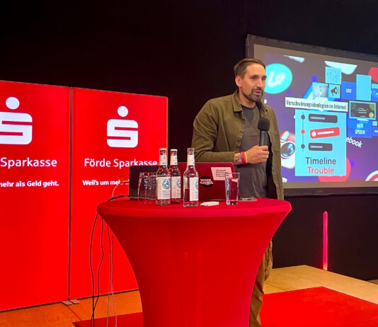 Lange Nacht der Demokratie: Interaktive Workshops mit Investigativjournalist Carsten Janz