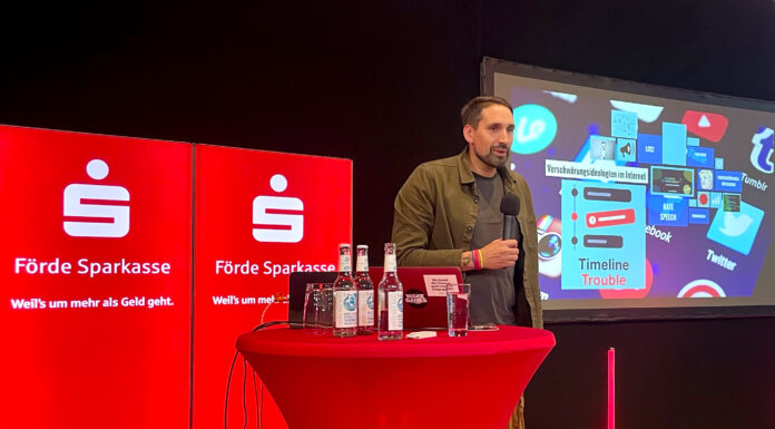 Lange Nacht der Demokratie: Interaktive Workshops mit Investigativjournalist Carsten Janz
